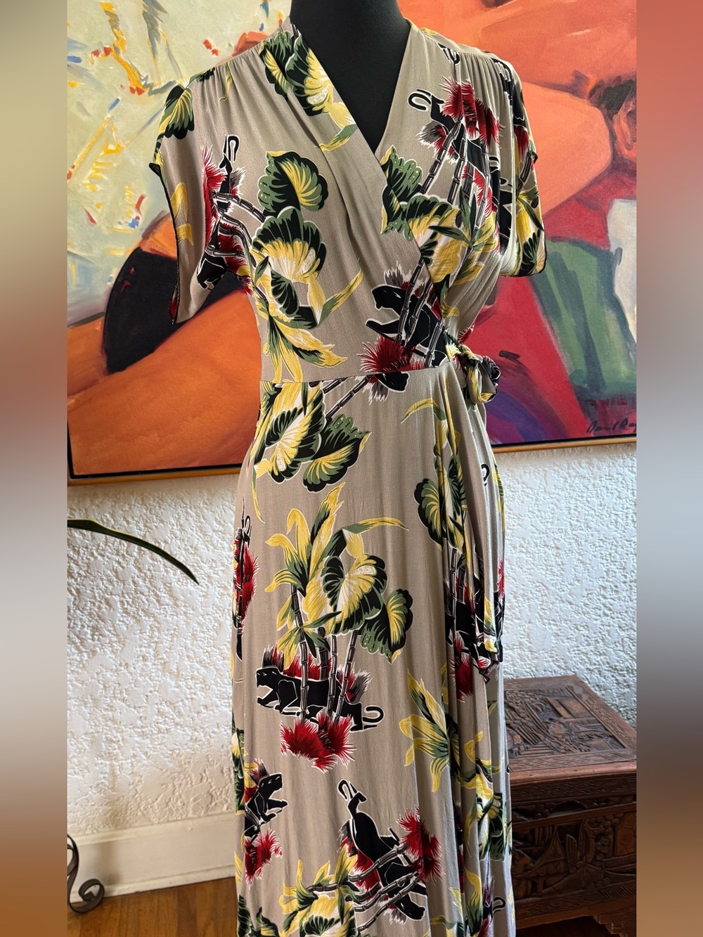 Lovely Retro 1940’s Style Limited addition Hawaiian Print Wrap Dress !!
